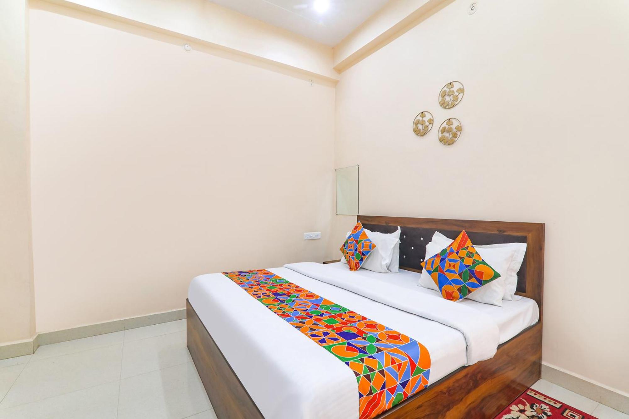 Fabhotel Rk Palace Ayodhya 外观 照片