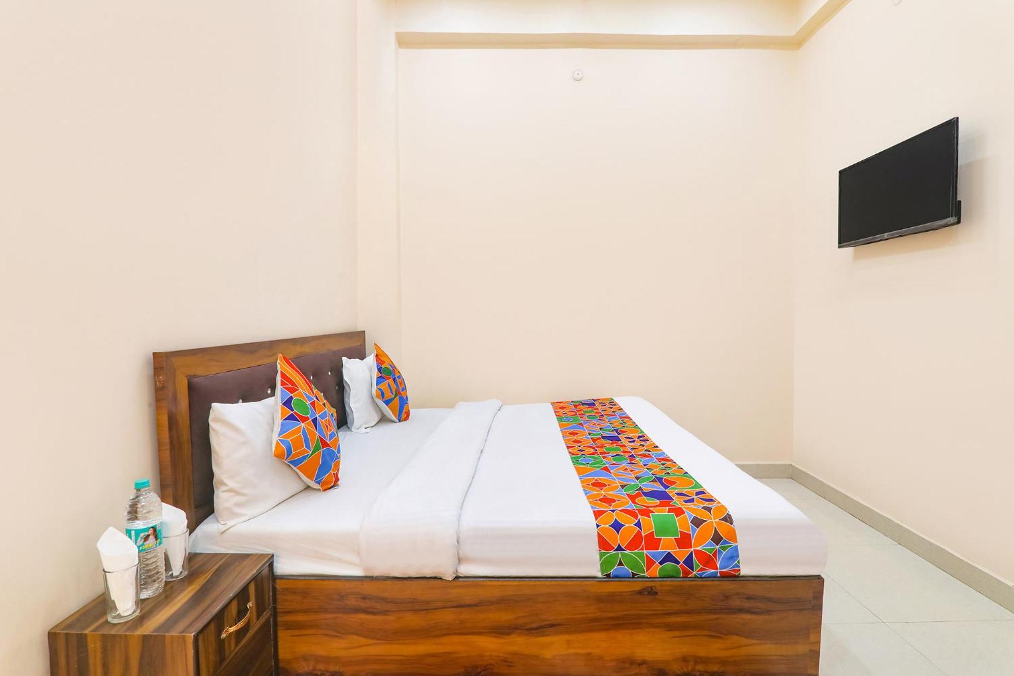 Fabhotel Rk Palace Ayodhya 外观 照片